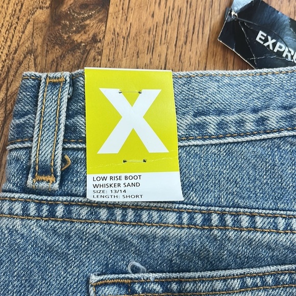 NWT Express Jeans Woman’s Low Rise Boot Cut Short Jeans Size 13/14 - Picture 7 of 7